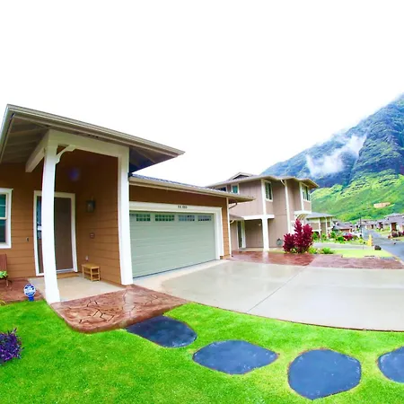 New 4 Bedroom Home With Ocean And Gorgeous Mountain Views In The Gated Community Of Mauna Olu